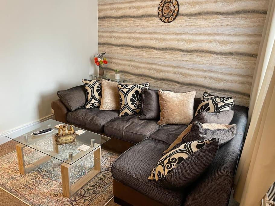Beanies Lornestreet Four Bed House Leilighet Swindon Eksteriør bilde