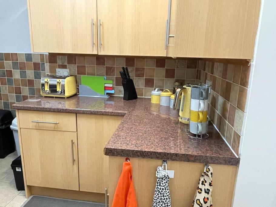 Beanies Lornestreet Four Bed House Leilighet Swindon Eksteriør bilde