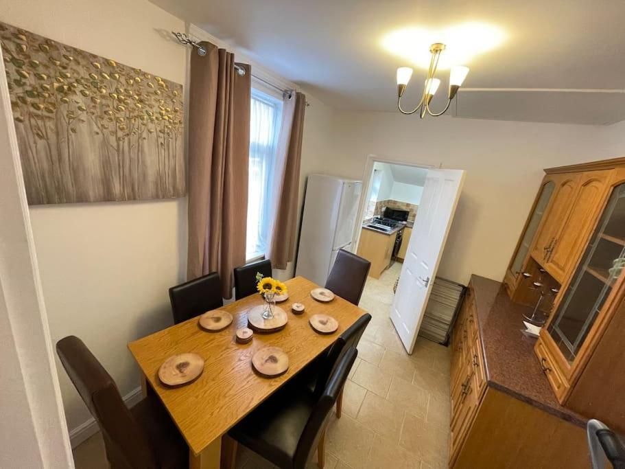 Beanies Lornestreet Four Bed House Leilighet Swindon Eksteriør bilde