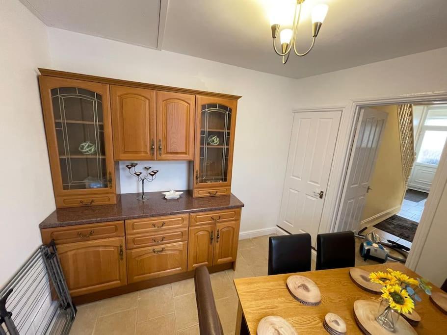 Beanies Lornestreet Four Bed House Leilighet Swindon Eksteriør bilde