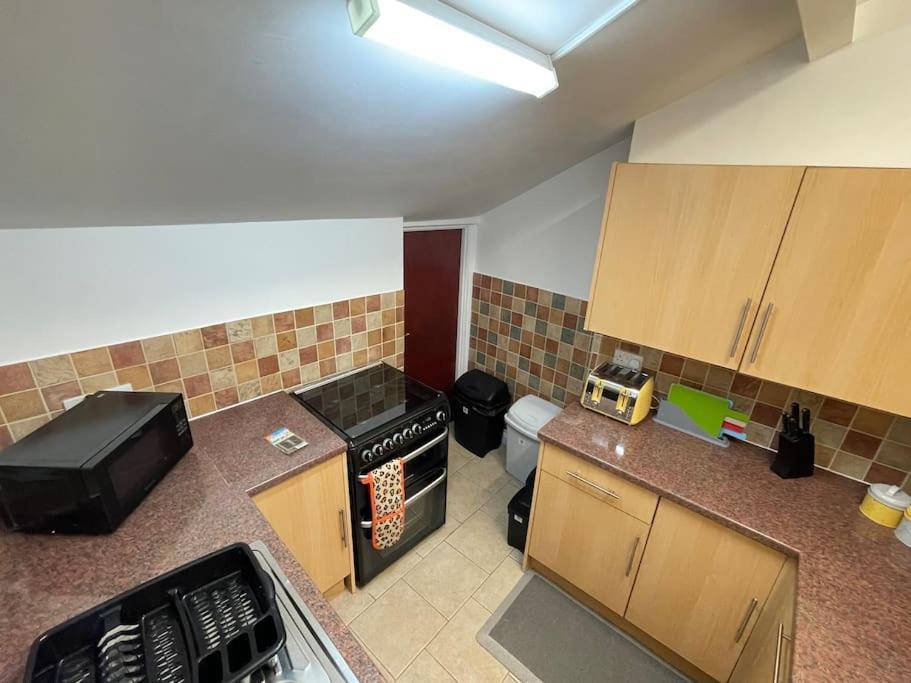 Beanies Lornestreet Four Bed House Leilighet Swindon Eksteriør bilde
