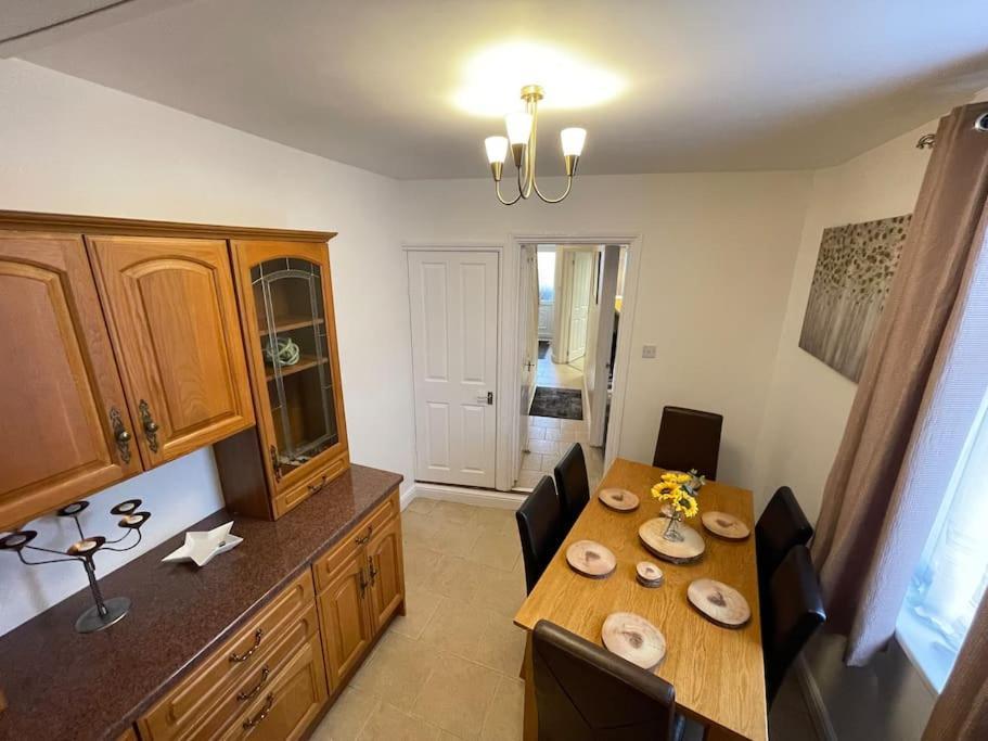 Beanies Lornestreet Four Bed House Leilighet Swindon Eksteriør bilde
