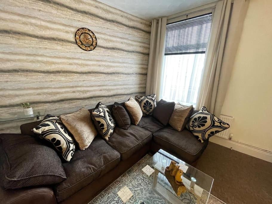 Beanies Lornestreet Four Bed House Leilighet Swindon Eksteriør bilde