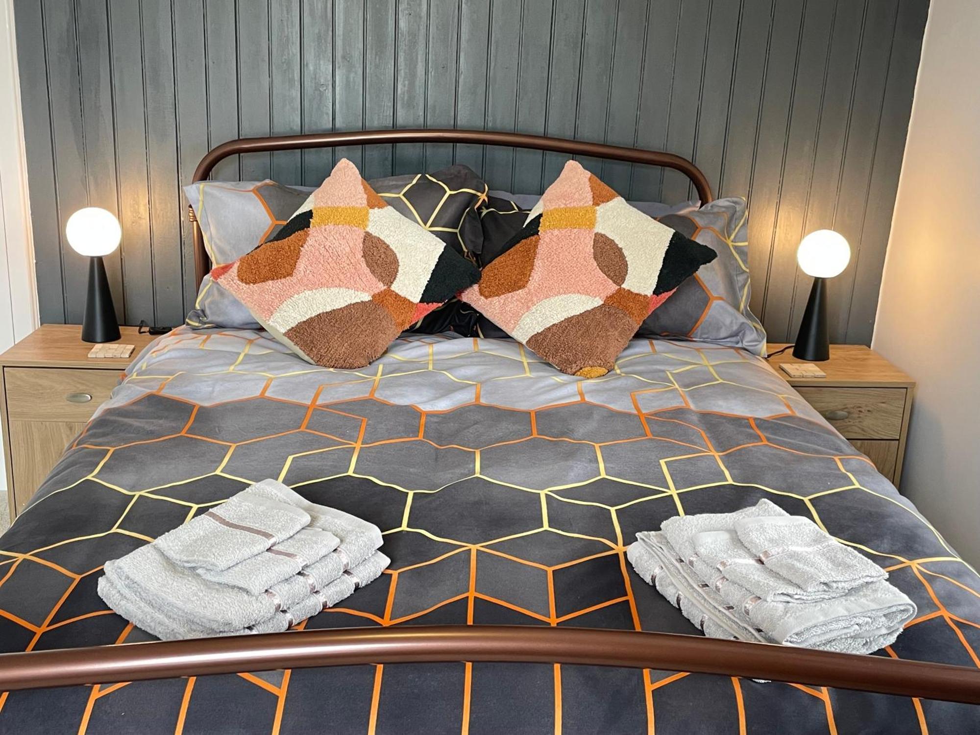 Beanies Lornestreet Four Bed House Leilighet Swindon Eksteriør bilde