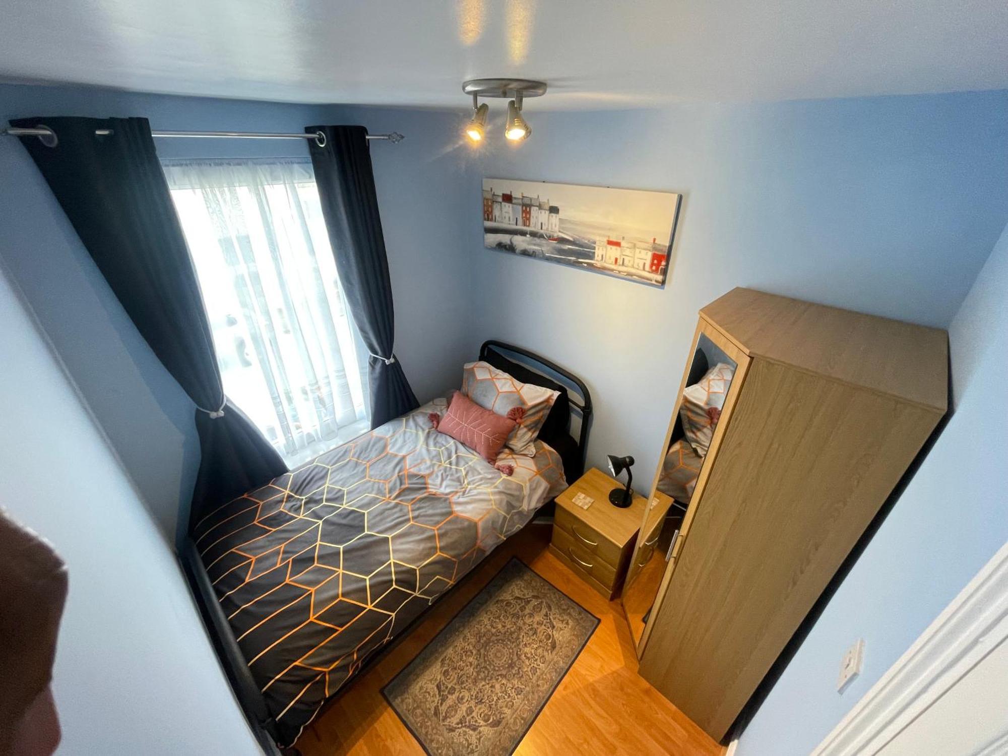 Beanies Lornestreet Four Bed House Leilighet Swindon Eksteriør bilde